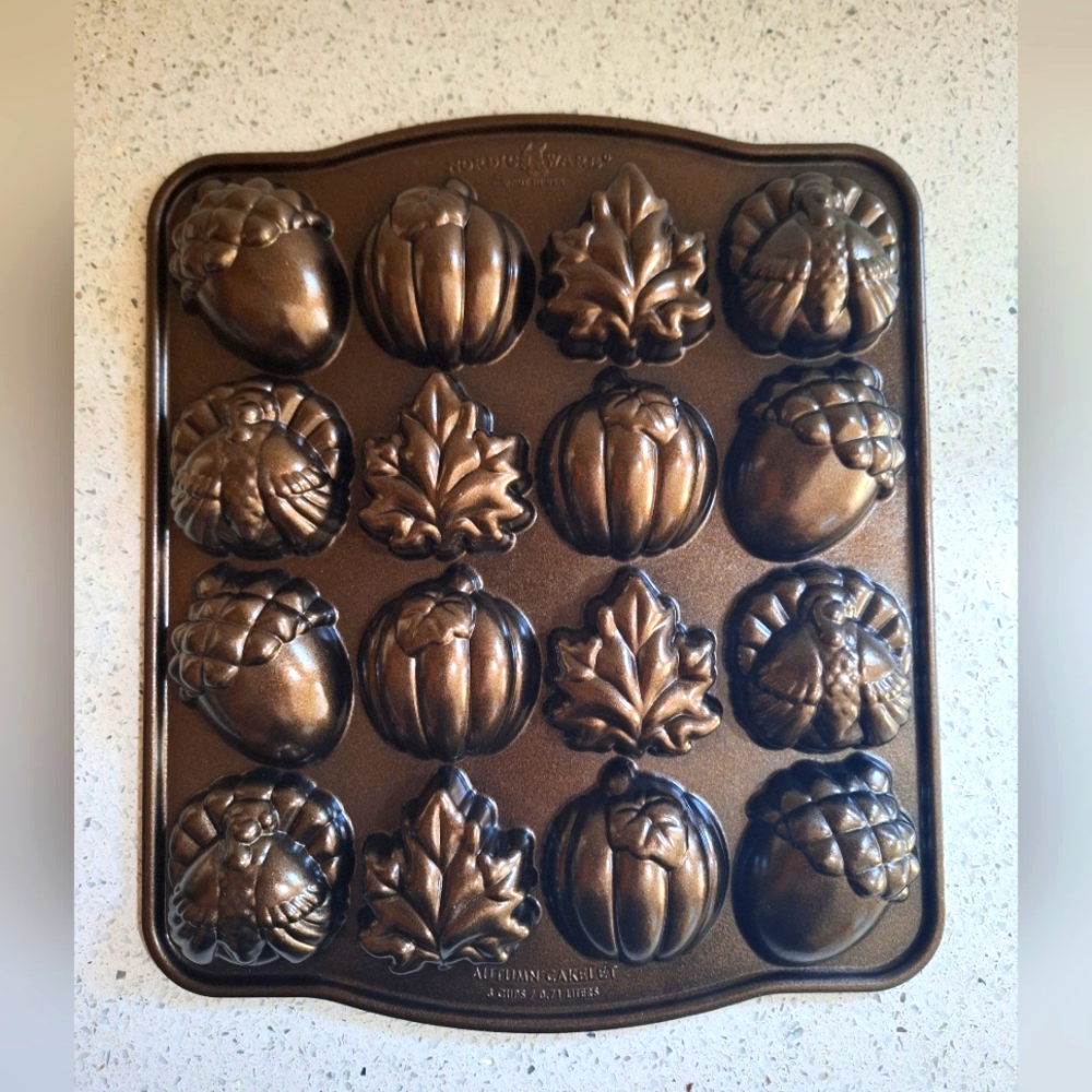 Nordicware Autumn Cakelet Pan NWOB